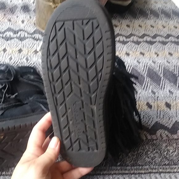 GIFTED Koolaburra by Ugg Black Cable Fringe Boots Uggs - Picture 11 of 15